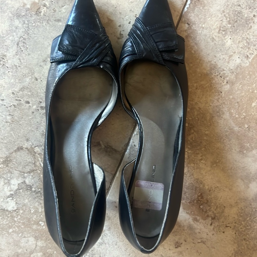 Leather kitten heels dress pumps from mandolin